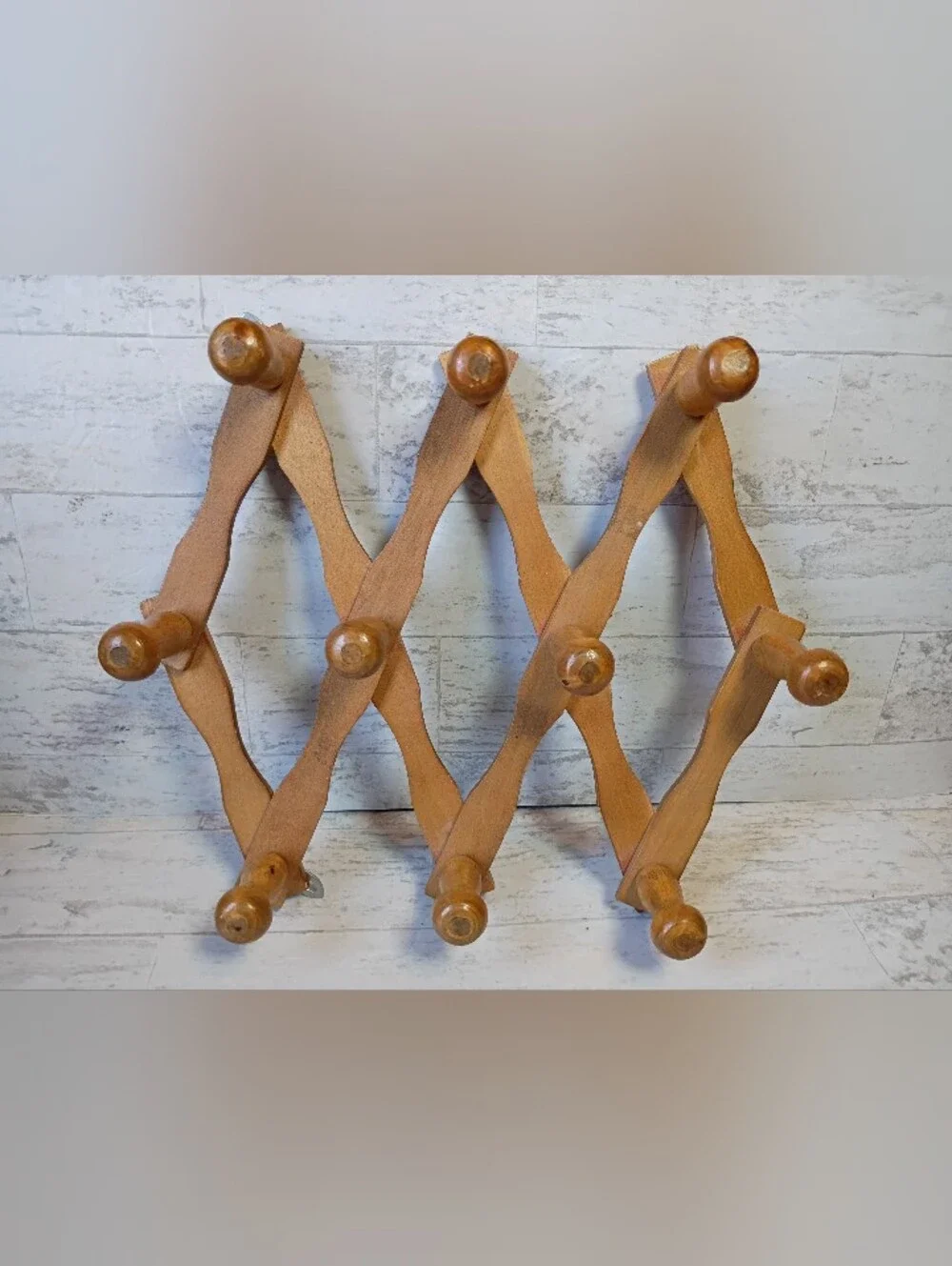 Vintage Farmhouse CottagecoreAccordion Peg Rack: Expandable Coat & Hat Hanger